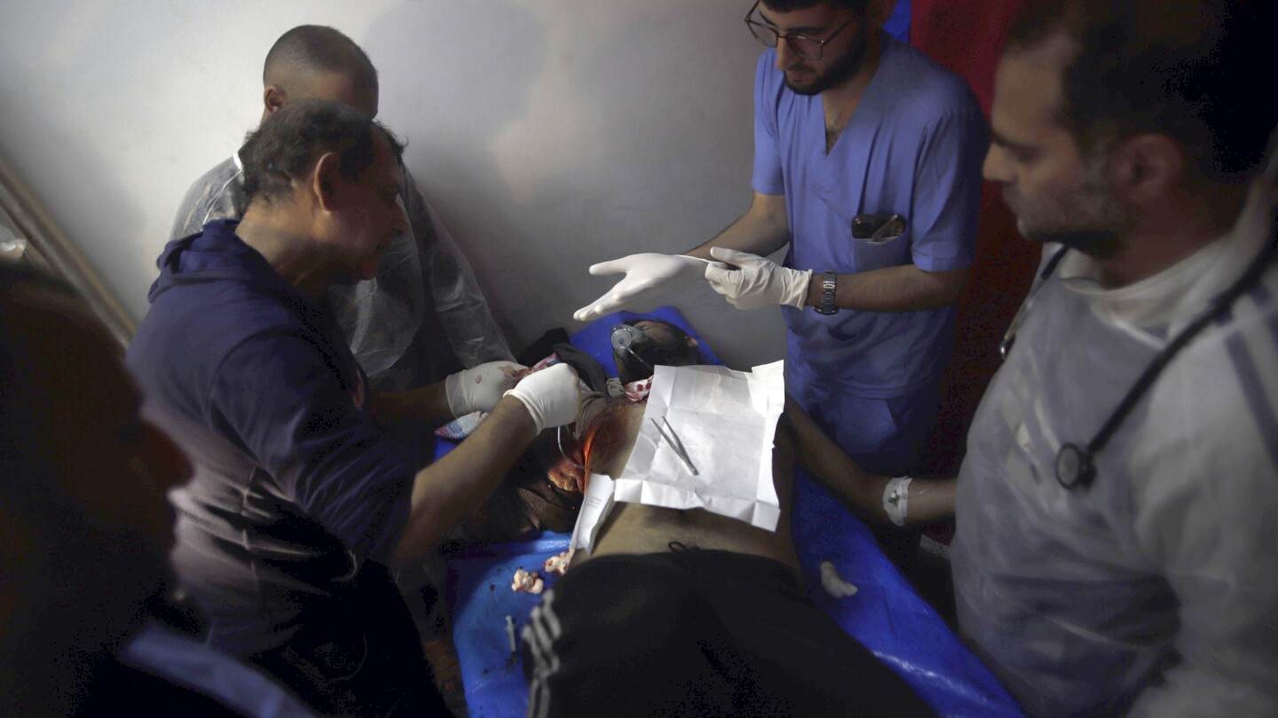 Министерството на здравеопазването на Газа обвинява израелските войски за смъртоносна стрелба, докато тълпата чакаше помощ