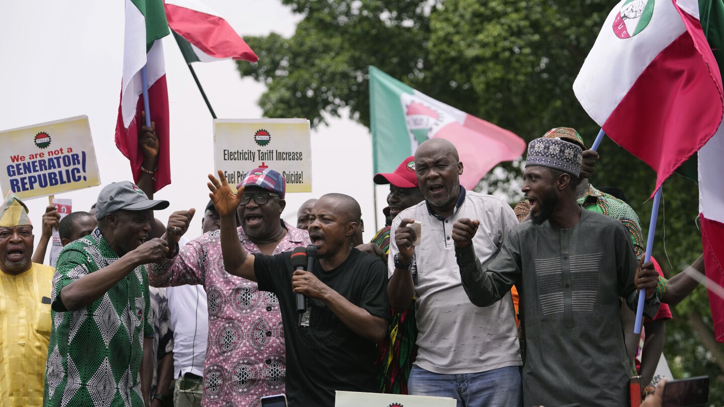 ГОМБЕ Нигерия AP — Най гъсто населената страна в Африка спря
