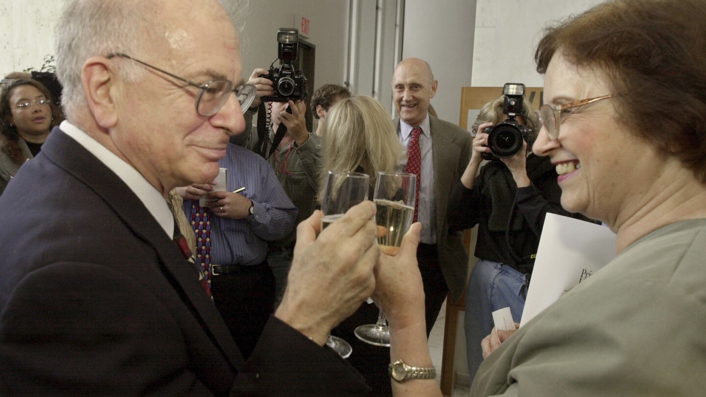 Psychologist Daniel Kahneman, Nobel Prize Winner in Economics, Passes Away at 90