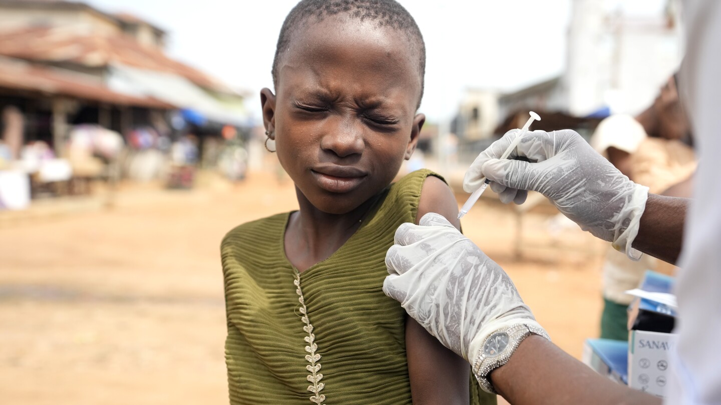 De plus en plus de pays africains se concentrent sur la vaccination contre le VPH contre le cancer du col de l’utérus, mais des hésitations demeurent