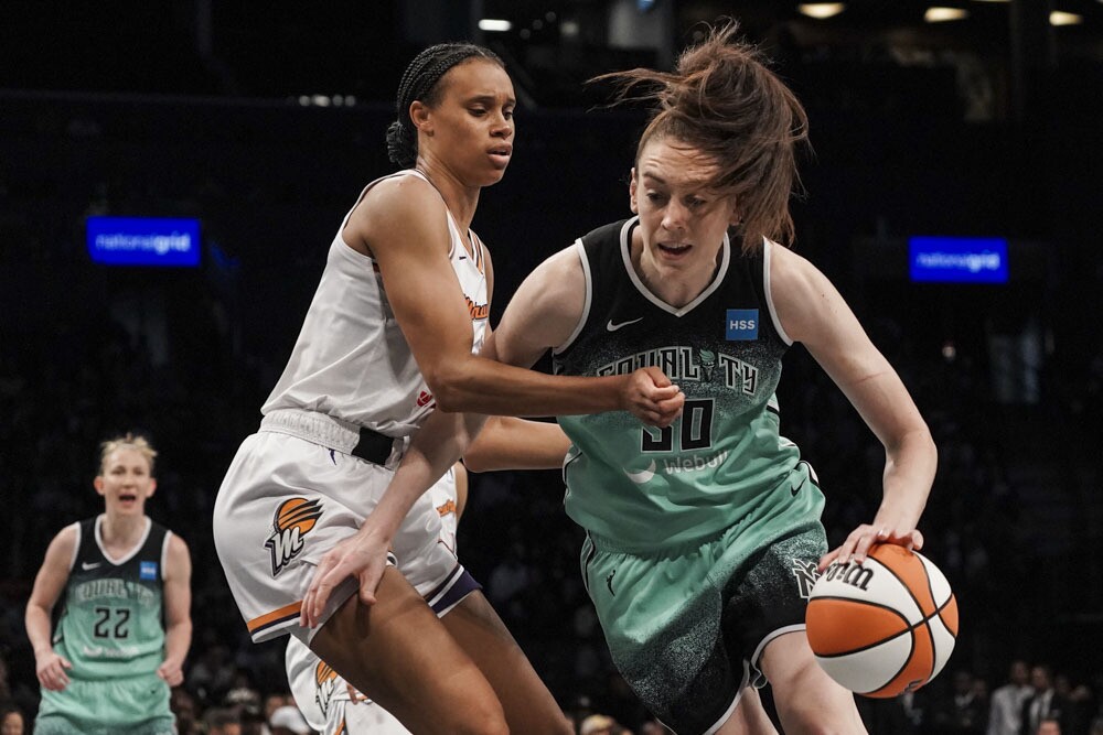 UConn's Breanna Stewart introduced by WNBA's New York Liberty