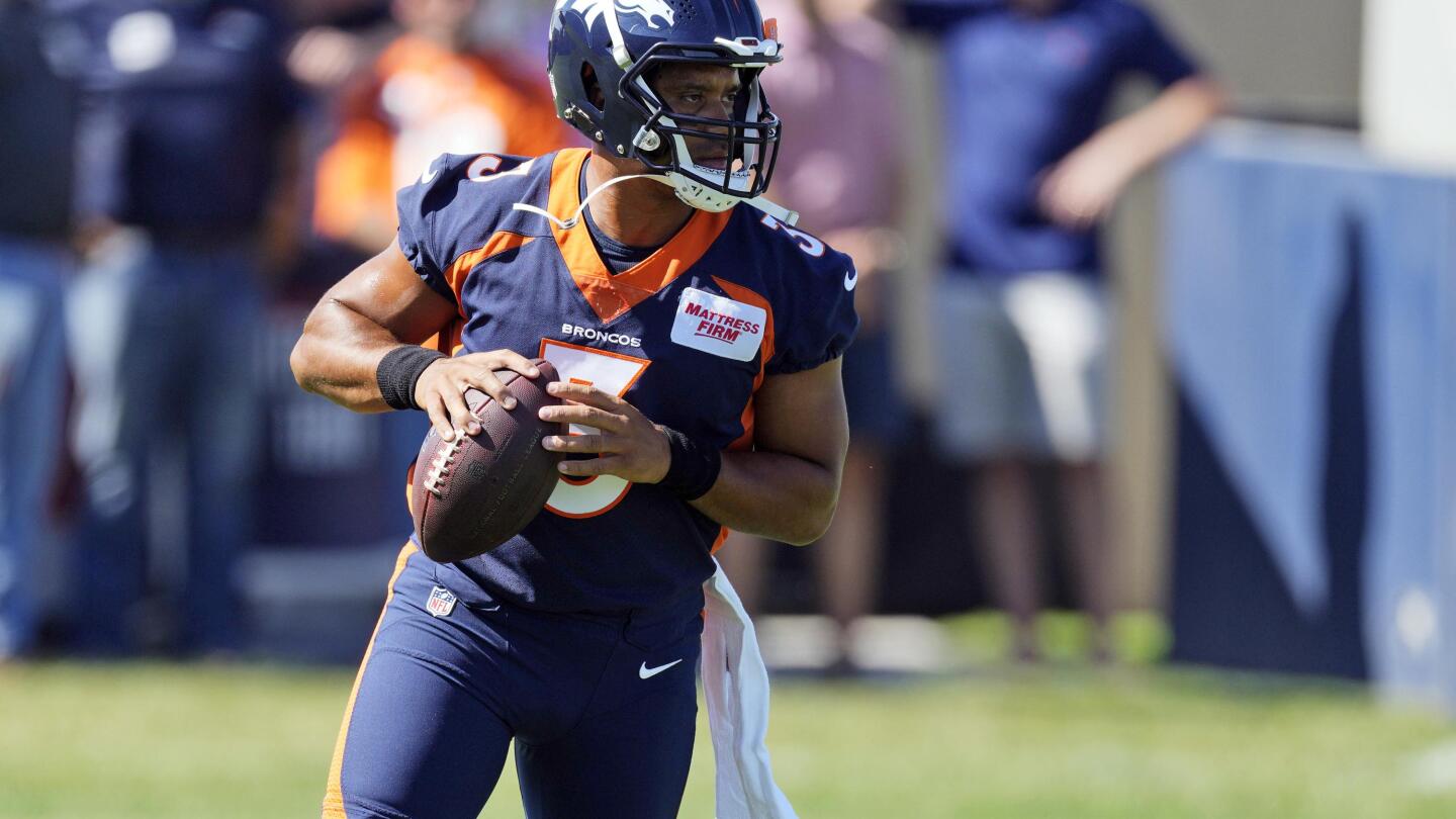 Denver Broncos: Peyton Manning, Russell Wilson have similar work ethic