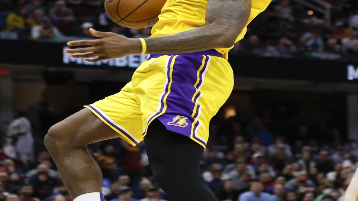 Home cookin': LeBron leads Lakers over Cavs in Ohio return - The San Diego  Union-Tribune