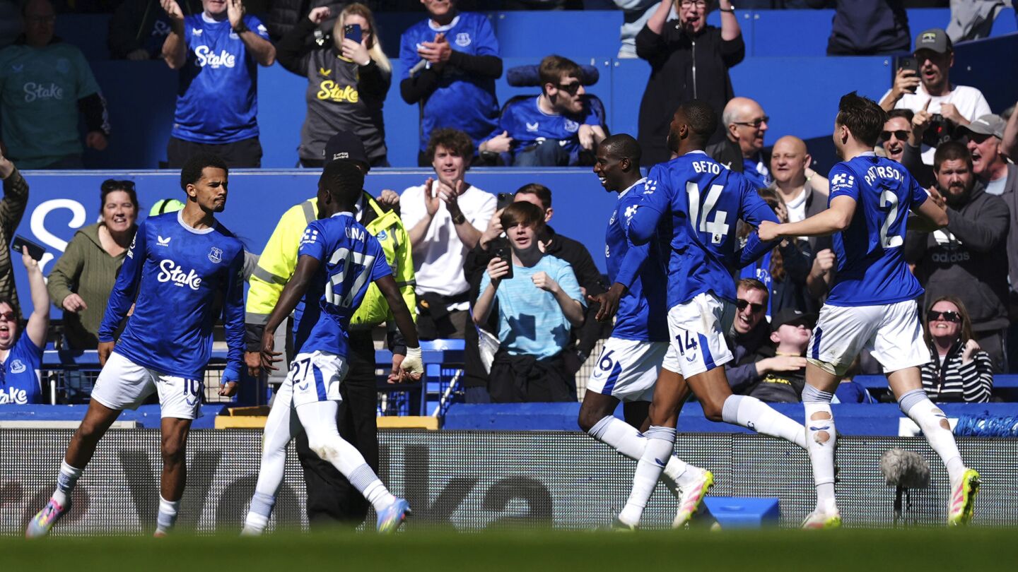 Liverpool extends Premier League lead as Arsenal falters