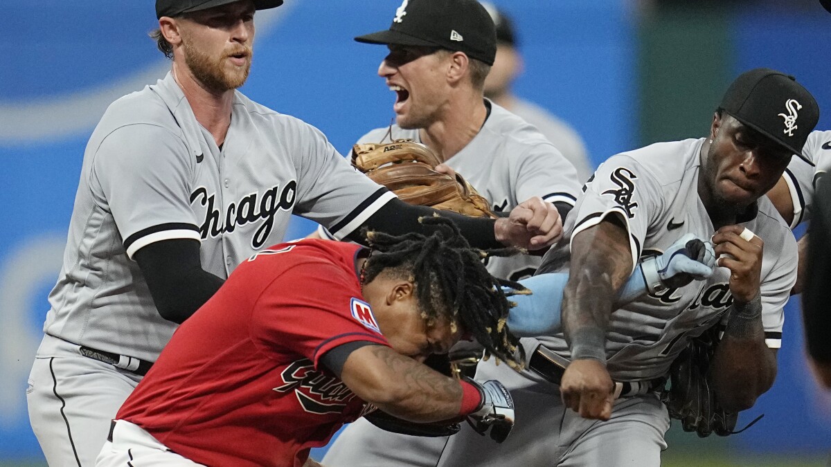 Guardians hit consecutive homers in the 7th to beat White Sox, 9-6 