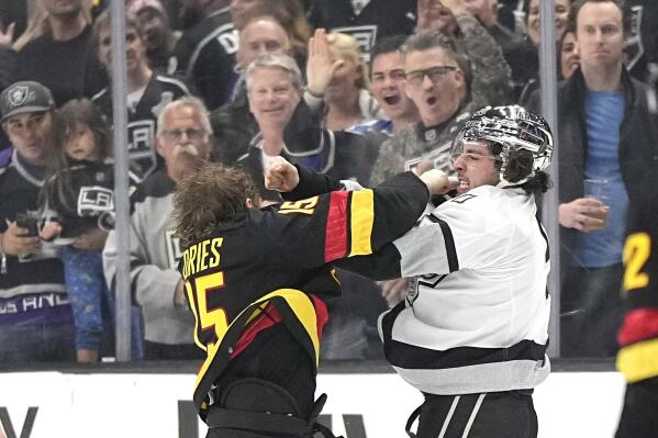 Korpisalo gets 1st shutout as Kings beat Canucks to end skid - The