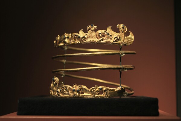 FILE - A spiraling torque from the second century A.D., is displayed as part of the exhibit called The Crimea - Gold and Secrets of the Black Sea, at Allard Pierson historical museum in Amsterdam, on April 4, 2014. A valuable collection of historical treasures from Crimea that were stored for years at an Amsterdam museum amid an ownership dispute sparked by Russia's annexation of the peninsula has been safely transported to war-torn Ukraine, the museum announced Monday, Nov. 27, 2023. (AP Photo/Peter Dejong, File)
