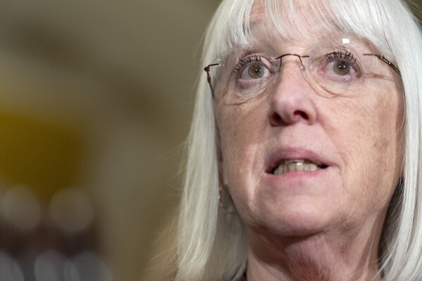 O senador Patty Murray, D-Wash., Fala sobre as primeiras semanas do governo Trump, terça-feira, 28 de janeiro de 2025, em Capitol Hill, em Washington. (AP Photo/Jacquelyn Martin)