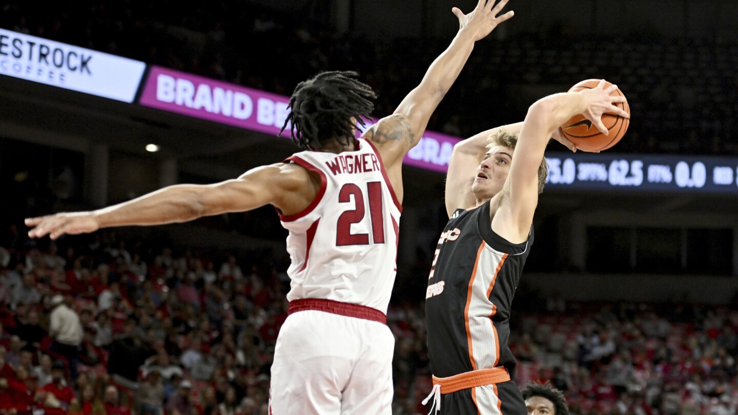 Arkansas Razorbacks Set for Key Football Clash