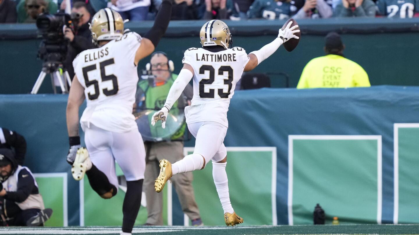 Saints manage late TD, secure NFC's top seed