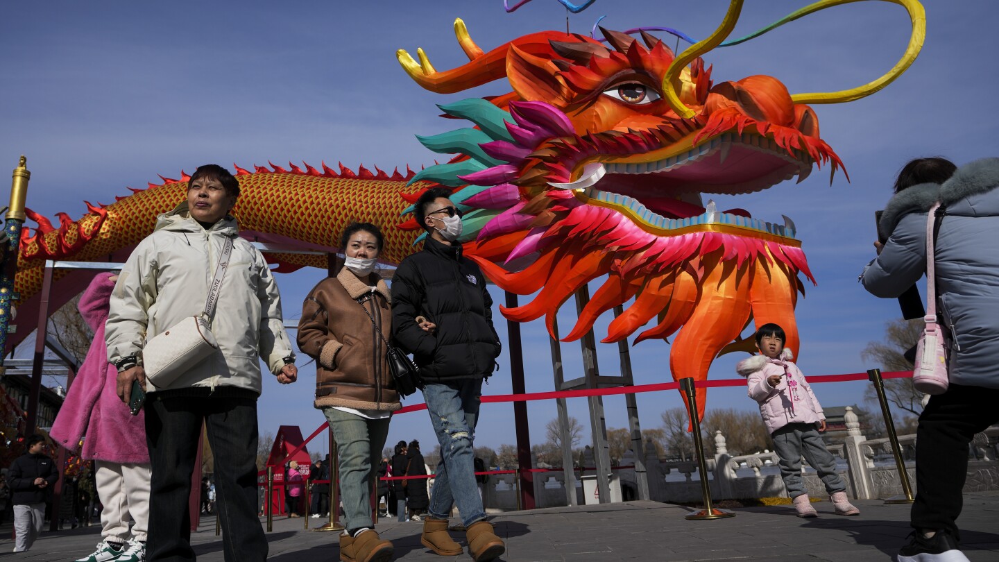 Китай назначава нов борсов регулатор и съобщава за ново финансиране на разработчици в опит да успокои пазарите