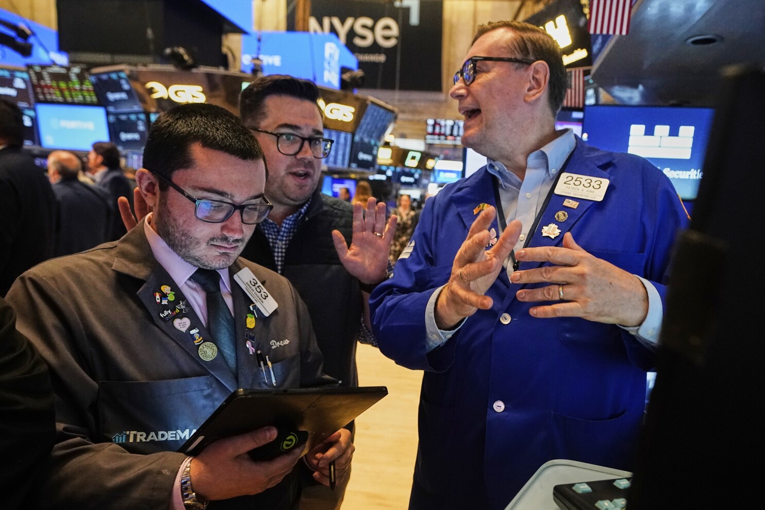 Wall Street falls as crude oil prices turn higher again