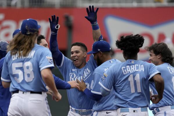 Fermin's bunt in ninth gives Royals 4-3 win over White Sox