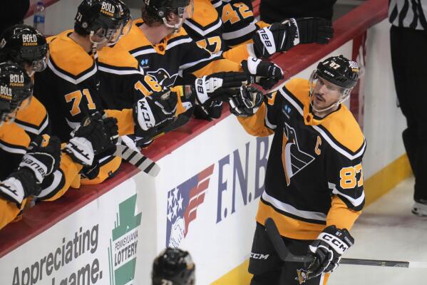 NHL: Sidney Crosby gets into wrestling match with Travis Konecny