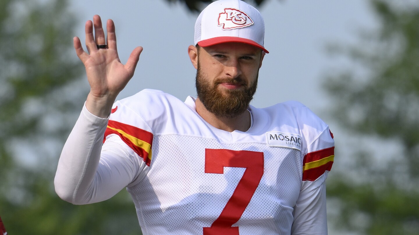 Играчът на Chiefs Харисън Бъткър казва, че стои зад коментарите, които е направил по време на поляризираща реч