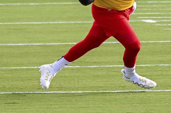 Kansas City Chiefs quarterback Patrick Mahomes looks for a receiver during NFL football training camp in St. Joseph, Mo., Wednesday, July 27, 2022, (Tammy Ljungblad/The Kansas City Star via AP)