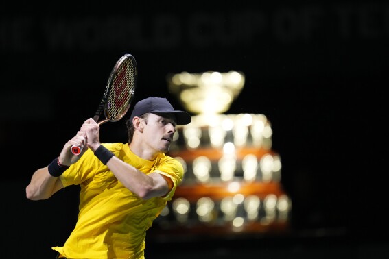 Australia's Alex de Minaur returns the ball to Finland's Emil Ruusuvuori during a Davis Cup semi-final tennis match between Finland and Australia in Malaga, Spain, Friday, Nov. 24, 2023. (AP Photo/Manu Fernandez)