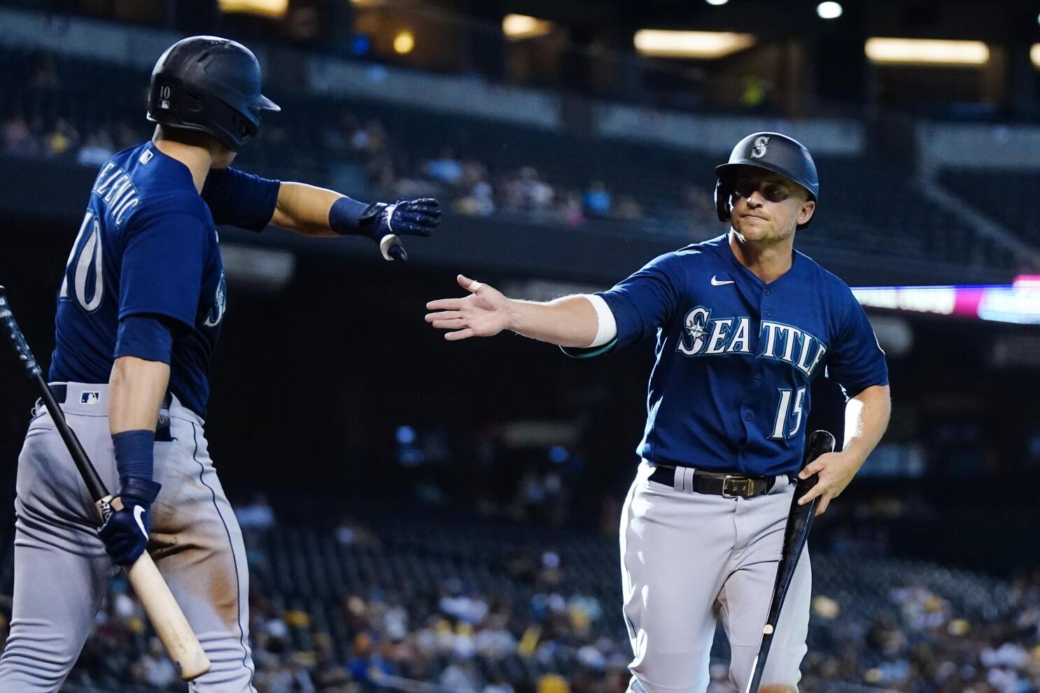 Seager's double keys 11th inning rally, Mariners top D-backs