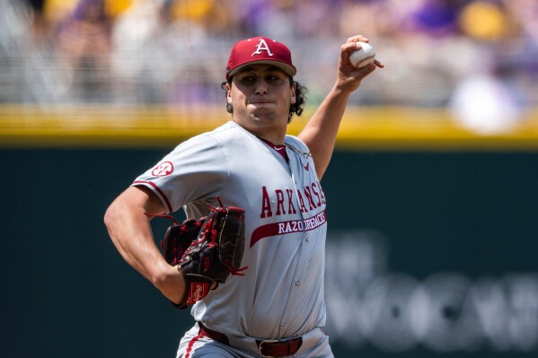 Arkansas pitcher Landon Beidelschies (35) delivers a pitch against LSU in the bottom of the first inning of an NCAA college baseball game on Sunday, May 11, 2025, at Alex Box Stadium in Baton Rouge, La. (Michael Johnson/The Advocate via AP)