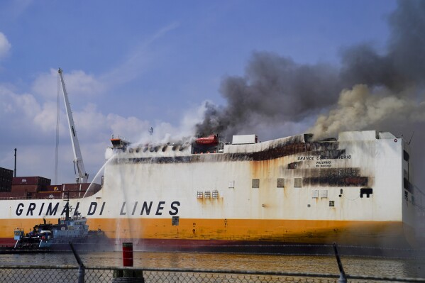 2 Die After Ship Catches Fire at Port Newark in New Jersey - The New York  Times