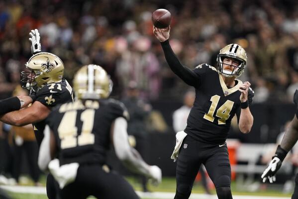 Saints offense stalls as New Orleans loses late lead