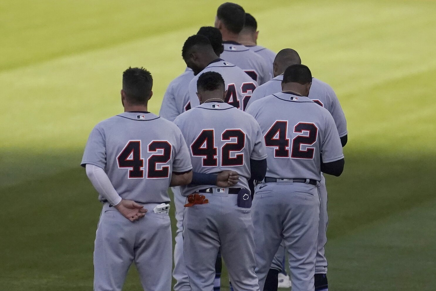 Astros, Rangers wear No. 42 in honor of Jackie Robinson Day