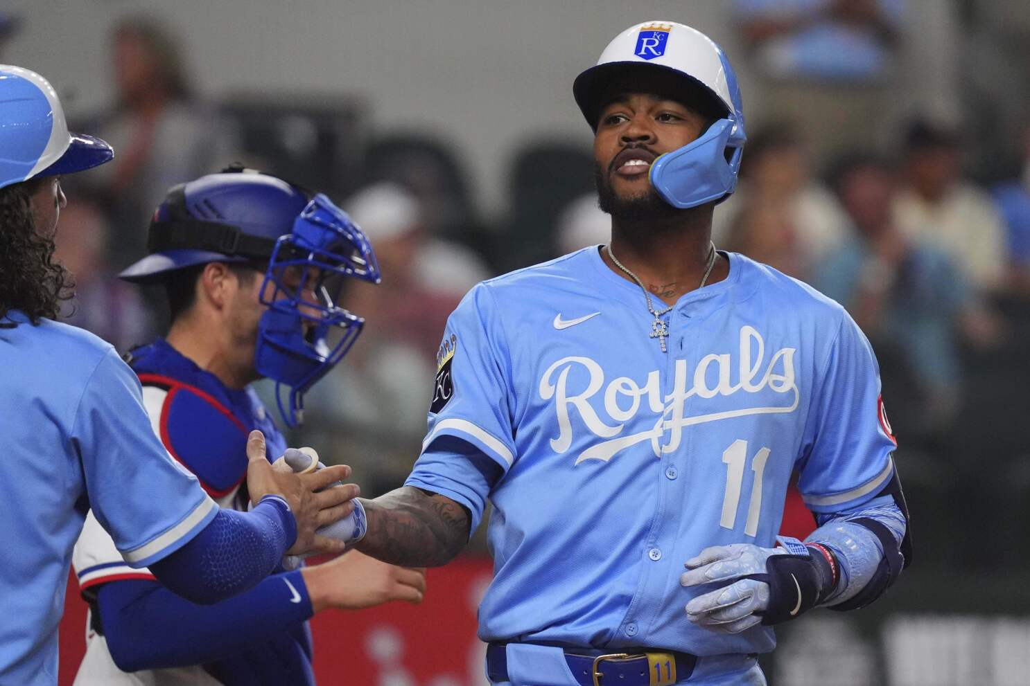 Maikel García conecta jonrón y ayuda a los Reales a vencer 6-3 a los Rangers