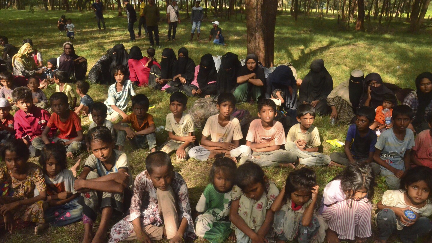 Без възможности рохингите бягат от Мианмар и Бангладеш с лодка въпреки растящия брой на загиналите