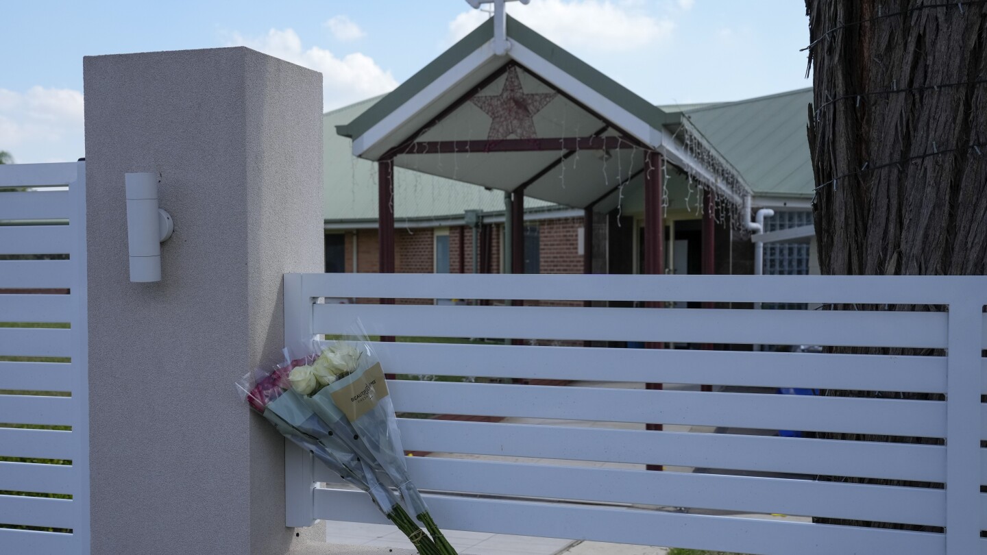 Австралийската полиция повдигна обвинения срещу 5 тийнейджъри в разследване във връзка с намушкането с нож на епископа в Сидни