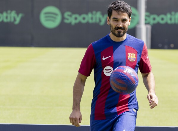 FILE - German midfielder Ilkay Gundogan controls the ball during the official presentation after signing for FC Barcelona in Barcelona, Spain, Monday, July 17, 2023. (AP Photo/Joan Monfort, File)