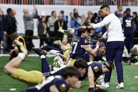 Pat Coogan becomes Notre Dame’s 3rd offensive lineman to enter the transfer portal