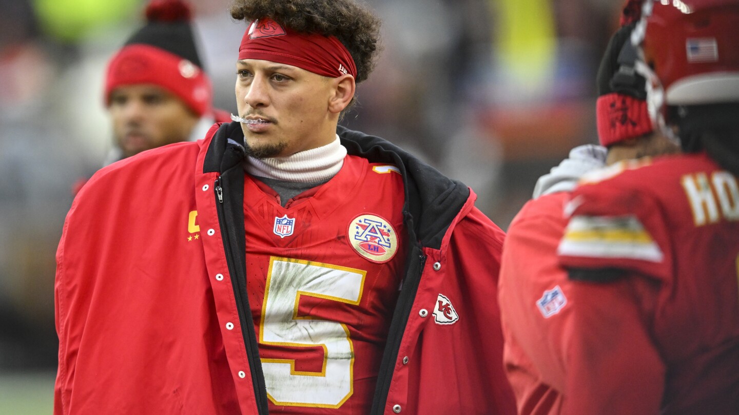 Chiefs QB Patrick Mahomes sofreu uma entorse no tornozelo, o status de Houston ainda não está claro, disse fonte da AP
 #ÚltimasNotícias