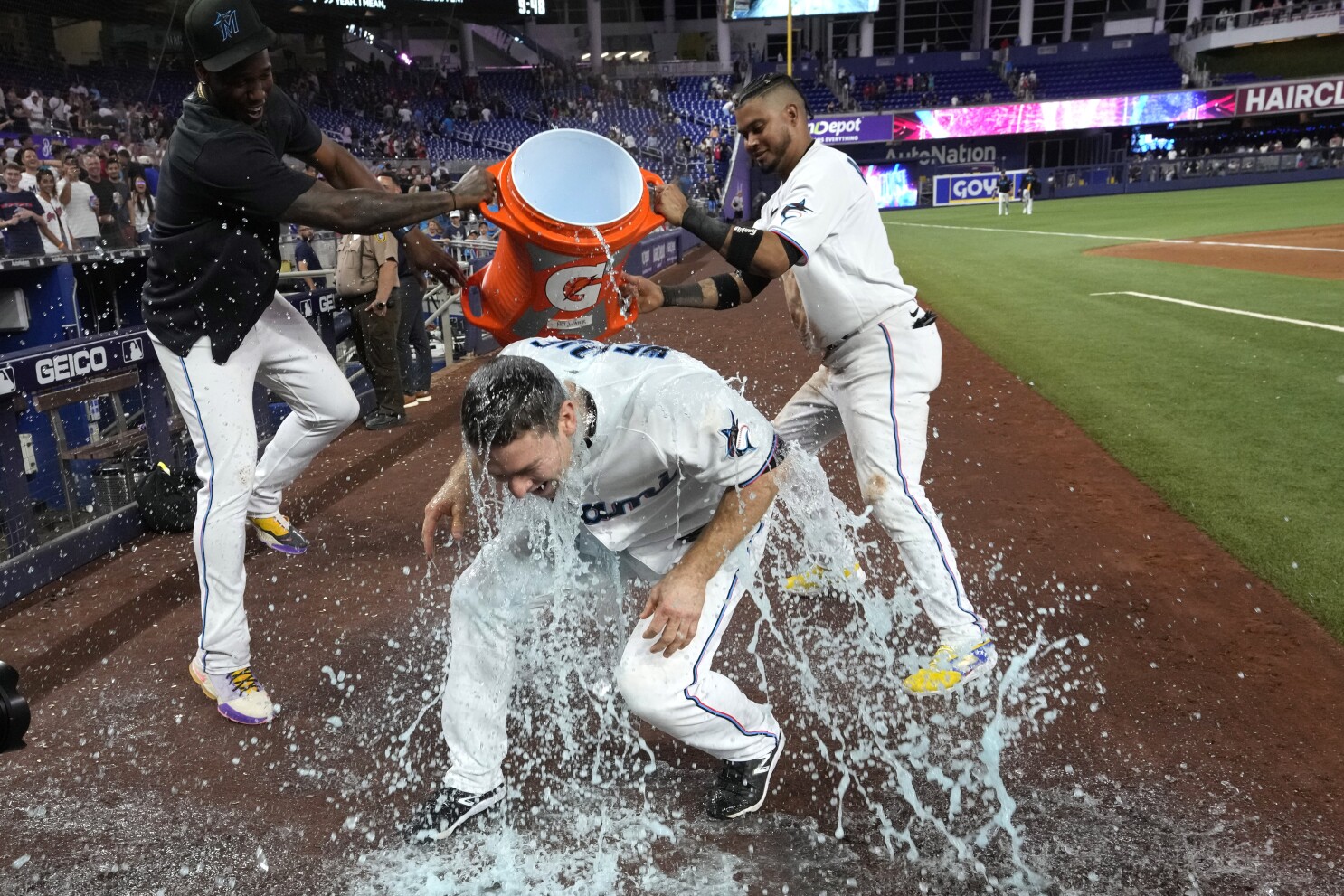 Arenado's 2-run HR in 9th gives Cards win over Marlins