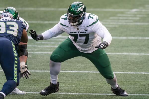 Mekhi Becton plays off criticism before third year with New York Jets