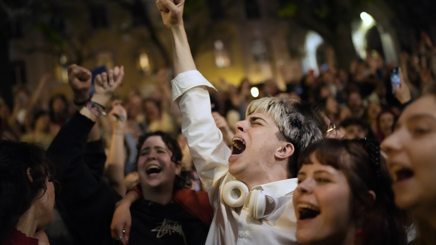 Португалия отбелязва 50-ата годишнина от армейския преврат на Революцията на карамфилите, който донесе демокрация