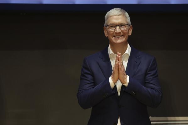 Apple's CEO Tim Cook meets the students of the Apple Academy at the Federico II University, in Naples, Italy, Thursday, Sept. 29, 2022. (Alessandro Garofalo/LaPresse via AP)