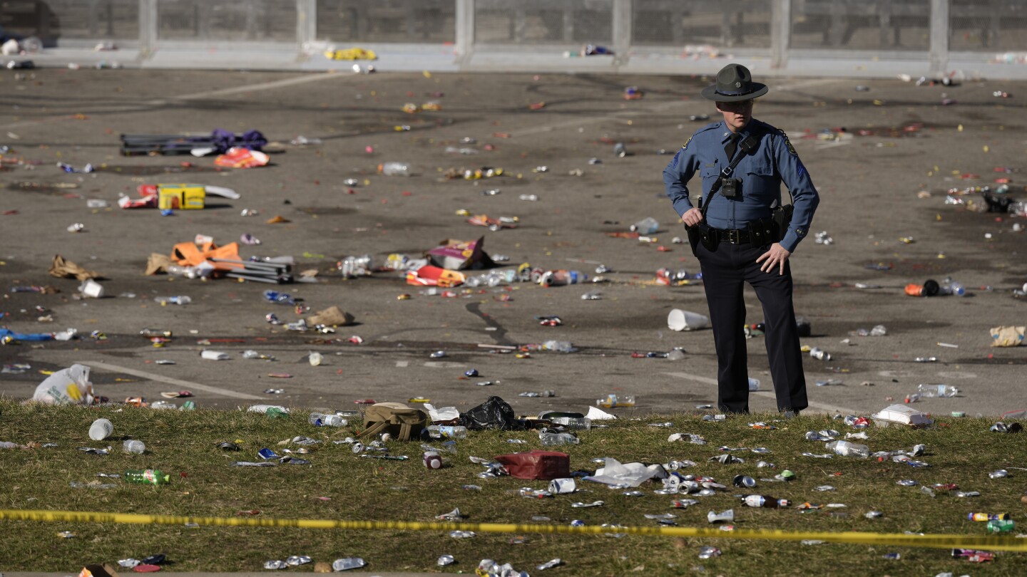 Трети мъж вече е обвинен в убийство при стрелба по време на митинга Super Bowl в Канзас Сити