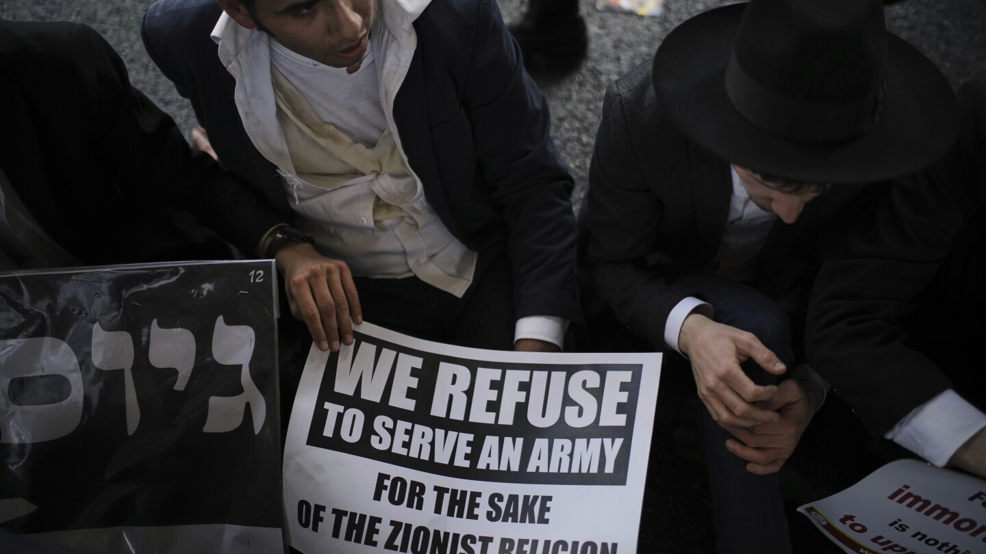 Netanyahu's government faces possible collapse as the opposition seeks to dissolve it