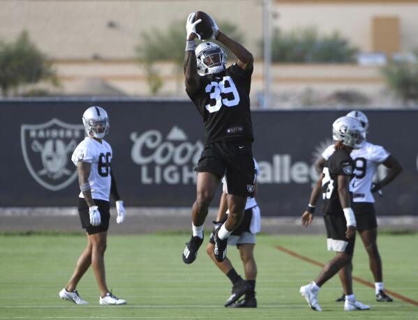 Raiders CB Nate Hobbs returns to practice after missing first week of  training camp