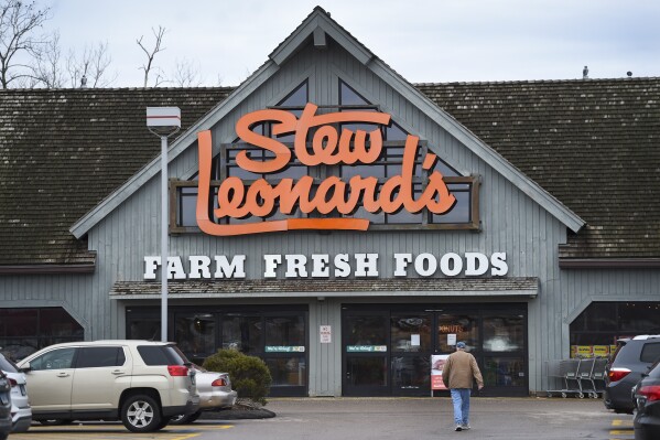 Stew Leonard's store in Newington, Conn., is shown Thursday, Jan. 25, 2024. Mislabeled cookies containing peanuts that were sold at Stew Leonard’s grocery stores in Connecticut were recalled this week after the death of a woman from New York City. The company announced Tuesday, Jan. 23, that Vanilla Florentine Cookies sold in its stores in Danbury and Newington from Nov. 6 to Dec. 31 were being recalled in partnership with the Food and Drug Administration. (AP Photo/Stephen Dunn)
