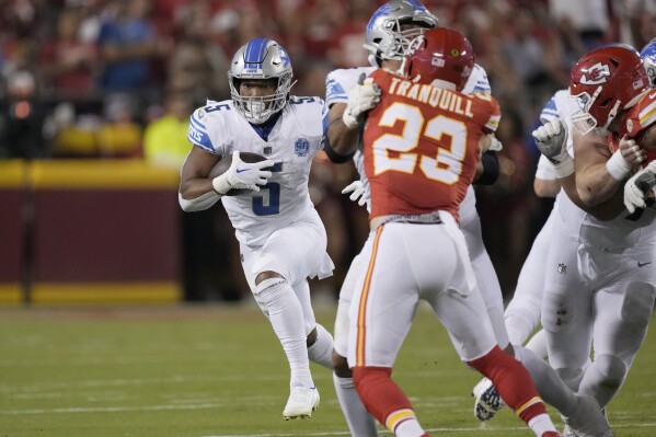 Detroit Lions running back David Montgomery (5) runs with the ball during the first half of an NFL football game against the Kansas City Chiefs Thursday, Sept. 7, 2023, in Kansas City, Mo. (AP Photo/Charlie Riedel)