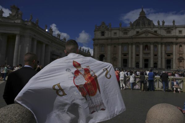 Faithful gather at St. Peter's Square at the Vatican where 133 cardinals gather on the second day of the conclave to elect successor of late Pope Francis, Thursday, May 8, 2025. (AP Photo/Emilio Morenatti)