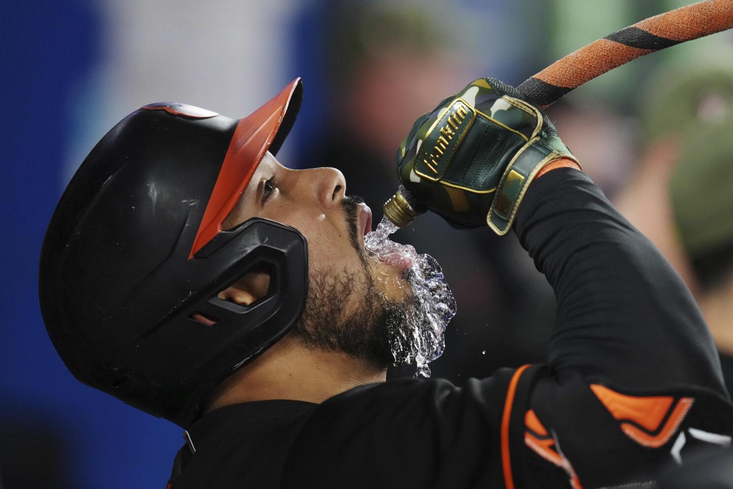 Anthony Santander's go-ahead 3-run double in 7th sends Orioles to