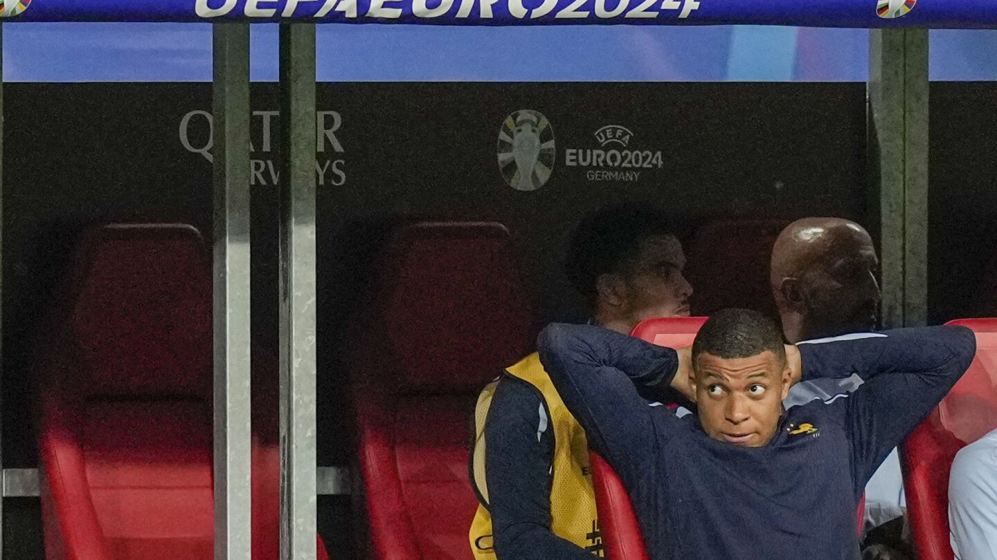 Mbappe regarde depuis le banc la France et les Pays-Bas produire leur premier match de l’Euro 2024 avec un score de 0-0.