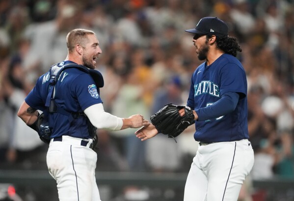 Logan Gilbert's pitching, Julio Rodriguez's defense propel Mariners to  sixth win in a row