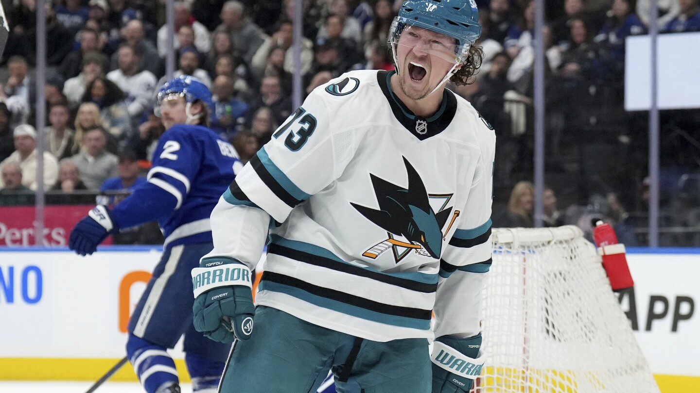 Collin Graf Scores Twice as Sharks Defeat Blackhawks 4-2