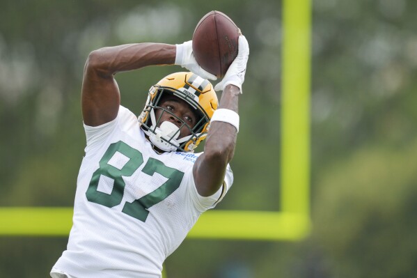 Green Bay Packers wide receiver Romeo Doubs makes a catch during a joint practice with the Cincinnati Bengals at the NFL football team's training facility in Cincinnati, Wednesday, Aug. 9, 2023. (AP Photo/Aaron Doster)