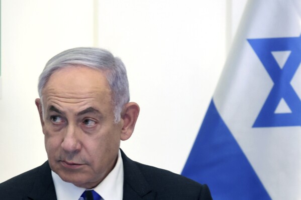 El primer ministro israelí Benjamin Netanyahu preside una reunión de su gabinete en el Museo de las Tierras Bíblicas el miércoles 5 de junio de 2024, en Jerusalén. (Gil Cohen-Magen/Foto compartida vía AP)