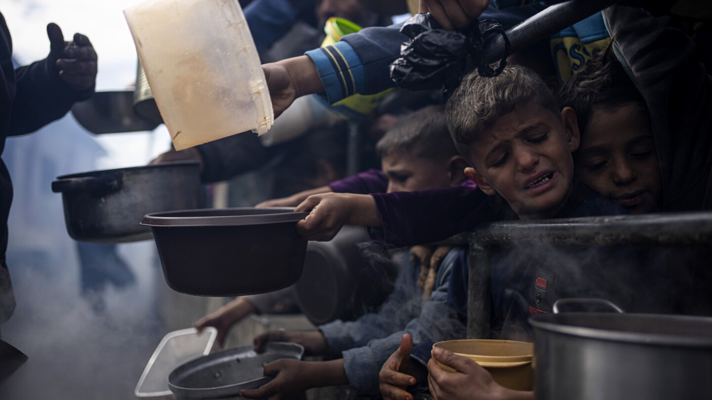 В доклада на ООН се казва, че 282 милиона души са били изправени пред остър глад през 2023 г., като най-големият глад е в Газа