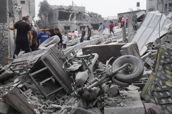 1000’s wreck into support warehouses in Gaza as deaths most sensible 8,000 and Israel widens flooring offensive